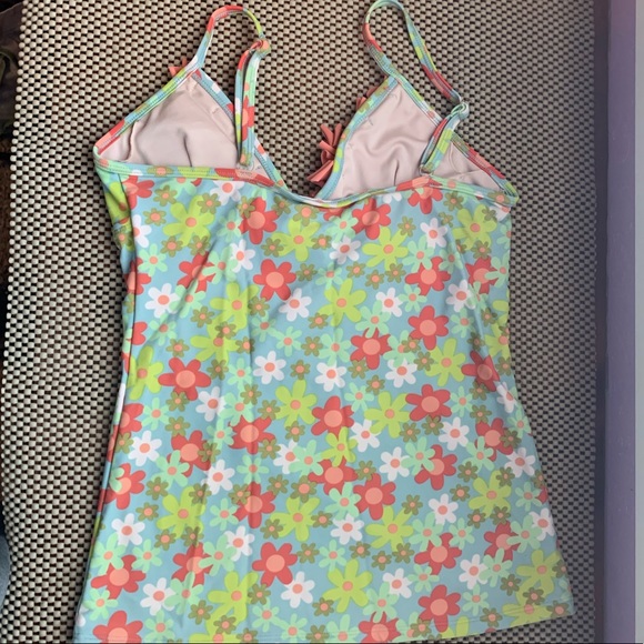 Flower Pattern Frilly Top - Picture 4 of 5